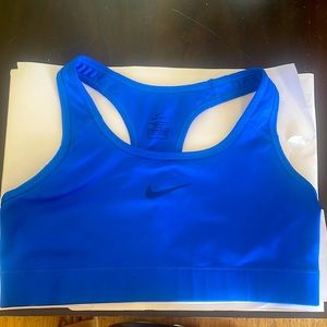 Nike sports bra very good condition. Blue size medium